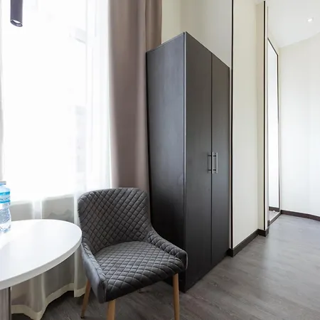 -911 Mikhailovsky Apartment *