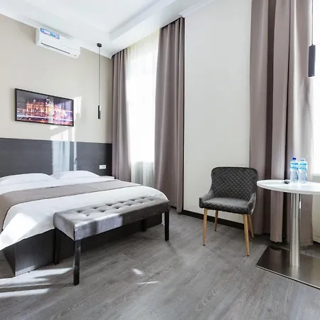 -911 Mikhailovsky Apartment *